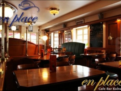 照片: en place